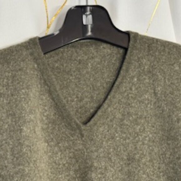 Eskandar Green Scottish Cashmere V-Neck Sweater – One Size - Picture 4 of 4